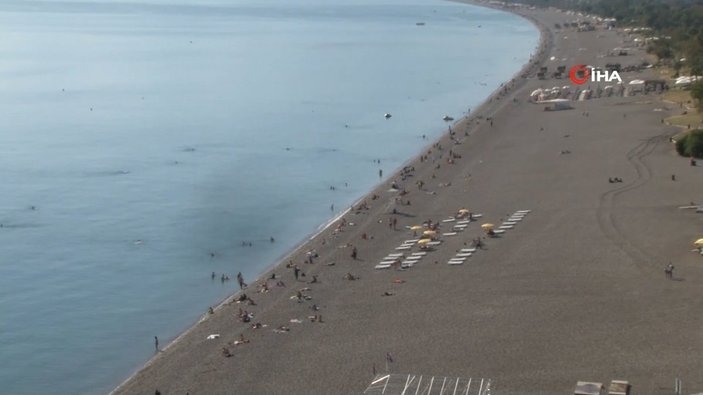 Antalya'da vatandaşlar sıcak havanın keyfini çıkardı