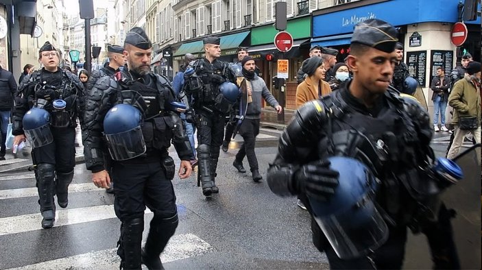 Fransa'da Sarı Yelekliler bir kez daha sokaklara indi