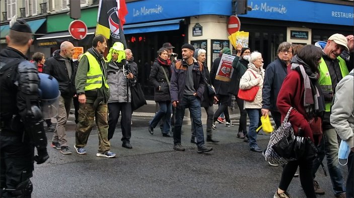 Fransa'da Sarı Yelekliler bir kez daha sokaklara indi