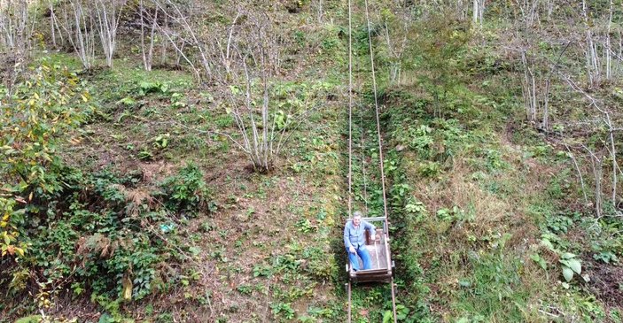 Trabzon'da araç yolu olmayan evine raylı sistem döşedi
