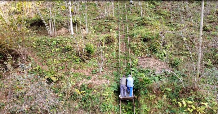 Trabzon'da araç yolu olmayan evine raylı sistem döşedi