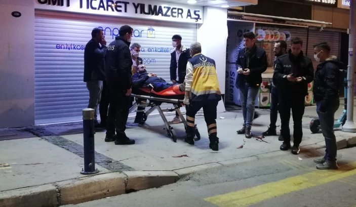 İzmir'de iki grup arasında çıkan kavgada iki kişi bıçaklandı