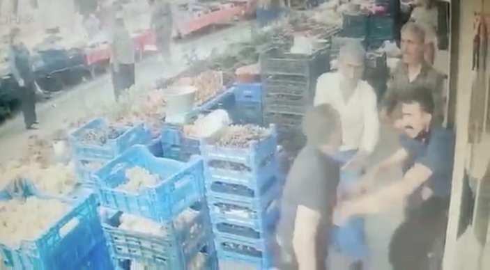 Beyoğlu’nda, pazar esnafına bıçaklı saldırı