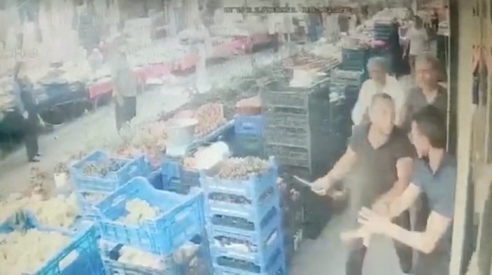 Beyoğlu’nda, pazar esnafına bıçaklı saldırı