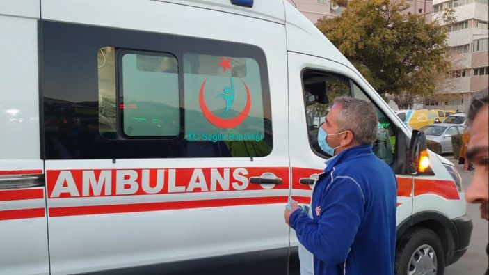 d Kırıkkale'de kamyonet otomobilin kapısına çarptı, sürücünün parmağı koptu