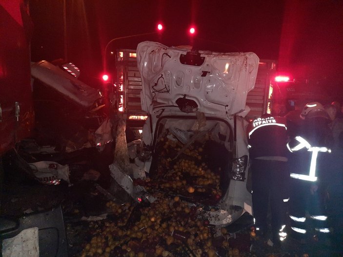 Adana'da tır ışıklarda bekleyen araçlara çarptı: 1 ölü, 4 yaralı