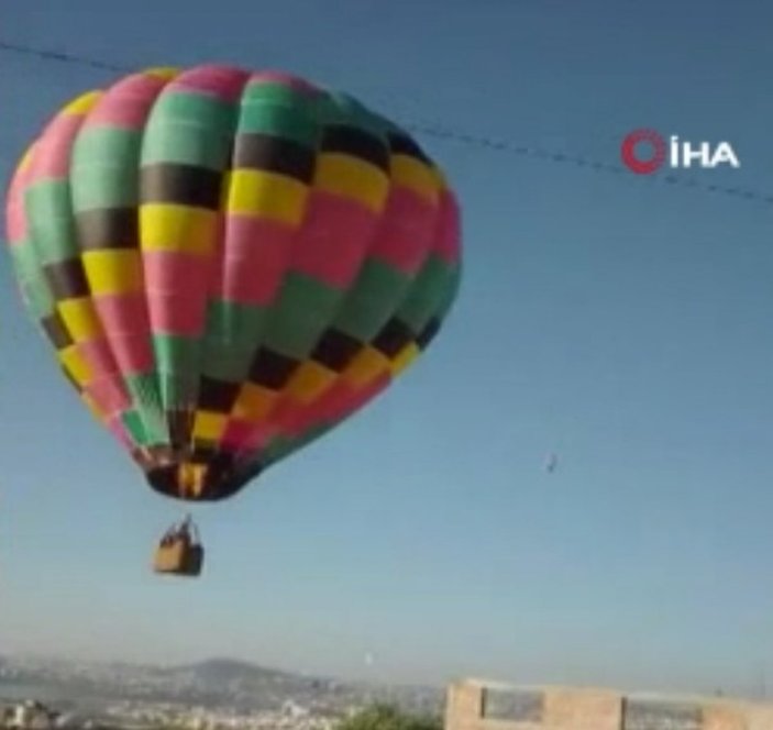 Meksika’da sıcak hava balonu eve çarptı