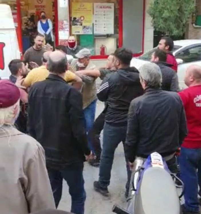 İzmir’de yol verme kavgasında demir çubuk ve bıçakla saldırdılar
