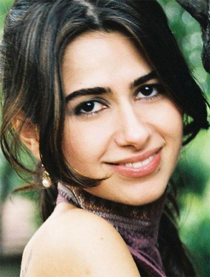 Üç Kuruş'un Bahar'ı, Yasak Elma'nın Şahika'sı Nesrin Cavadzade'nin yüzündeki değişimler