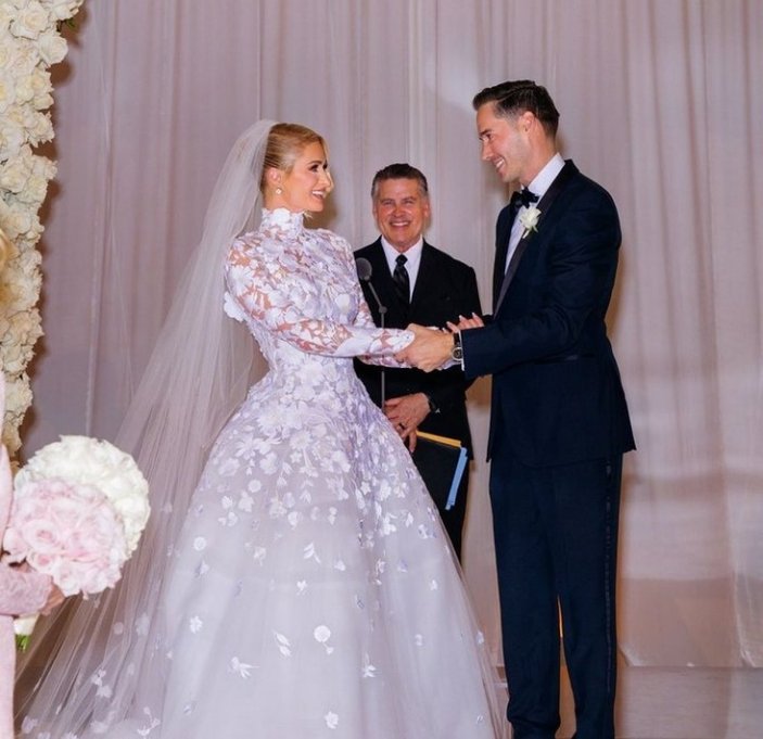 Paris Hilton düğününde 4 farklı gelinlik giydi