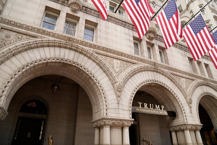 Donald Trump, Washington'daki otelini satışa çıkardı