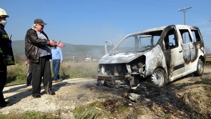 Bolu’da, korun üzerine park ettiği aracı yandı