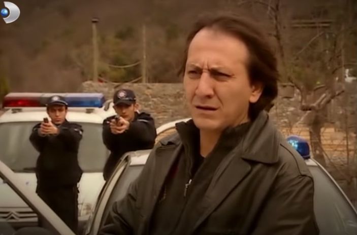Arka Sokaklar bakın hangi diziye konuk olmuş! Hüsnü Çoban'ı şoke eden karşılaşma...