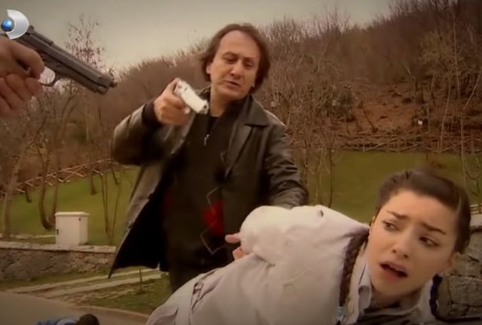 Arka Sokaklar bakın hangi diziye konuk olmuş! Hüsnü Çoban'ı şoke eden karşılaşma...