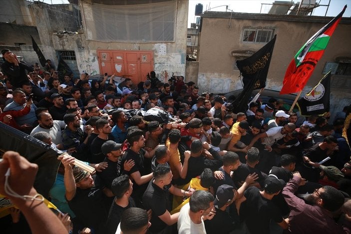 İsrail güçleri tarafından vurulan Filistinli genç, toprağa verildi