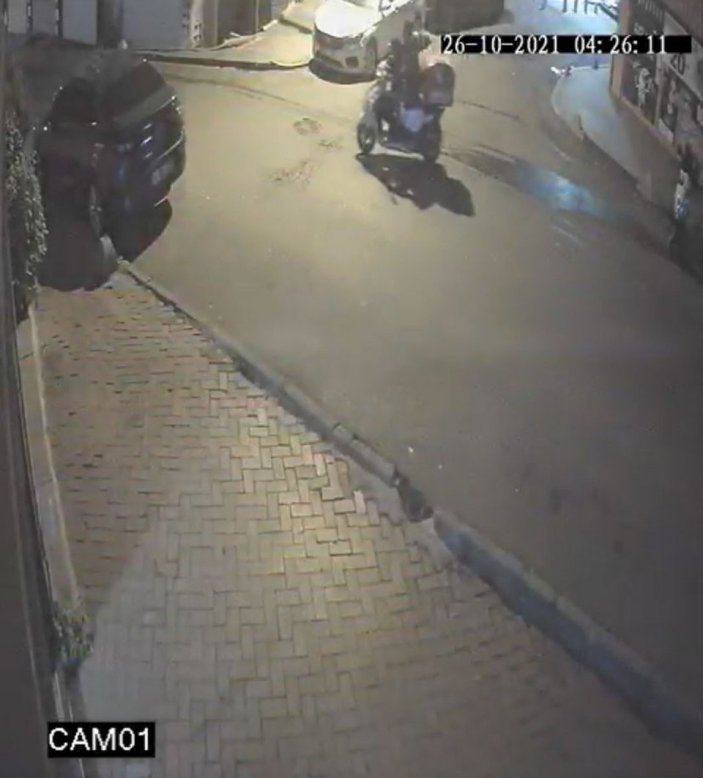 Kağıthane'de hırsızlar çalıntı motosiklet ile kaza yaptı