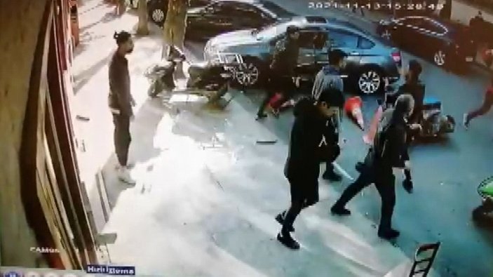 Kadıköy’de döner bıçaklı park yeri kavgası kamerada