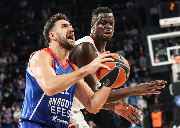 Anadolu Efes EuroLeague'de Olympiakos'u yendi