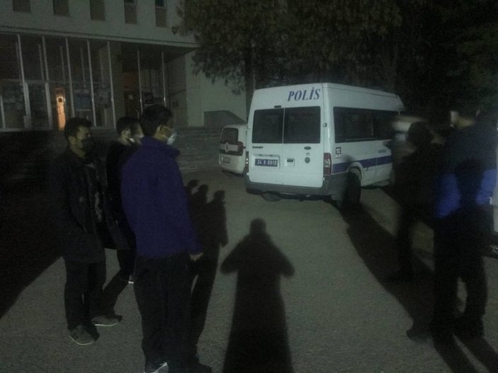 Erzincan'da, bir evden 4 kaçak göçmen çıktı