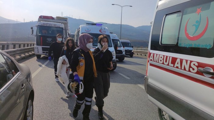 Bursa'da öğrencileri taşıyan otobüs kaza yaptı: 24 öğrenci yaralandı