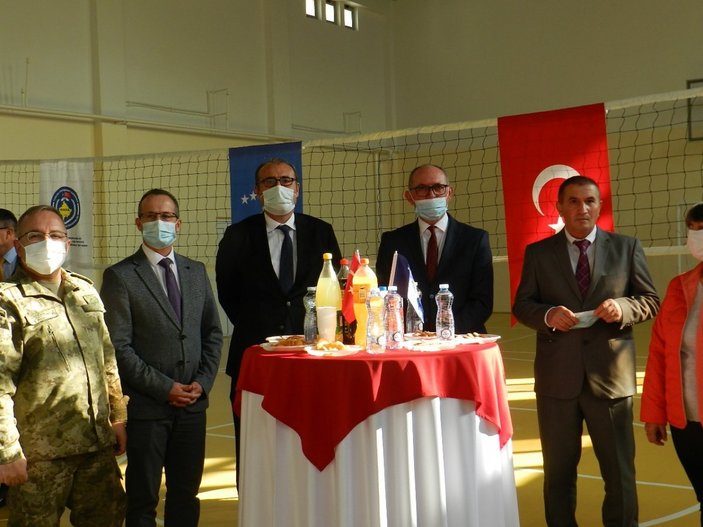 Kosova'da görev yapan Türk askerinden eğitime destek