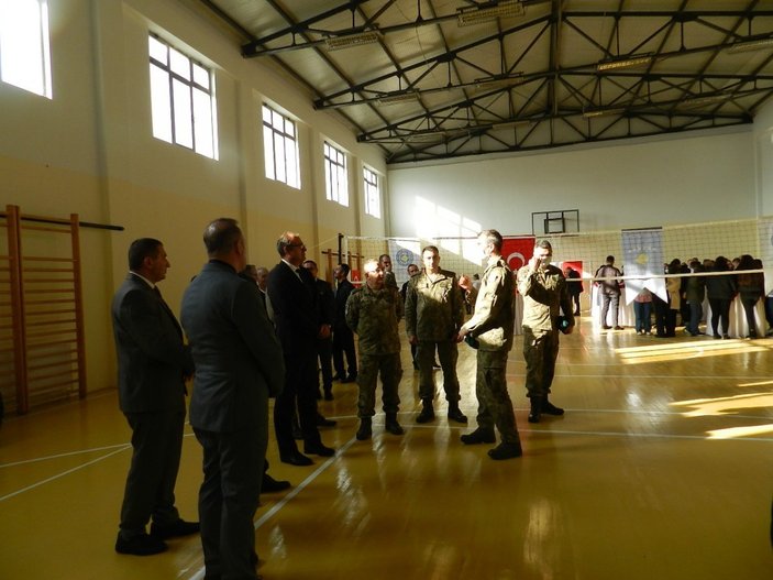 Kosova'da görev yapan Türk askerinden eğitime destek