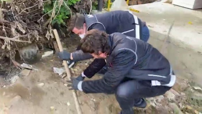 İzmir'de toprağa gömülü uyuşturucu ele geçirildi