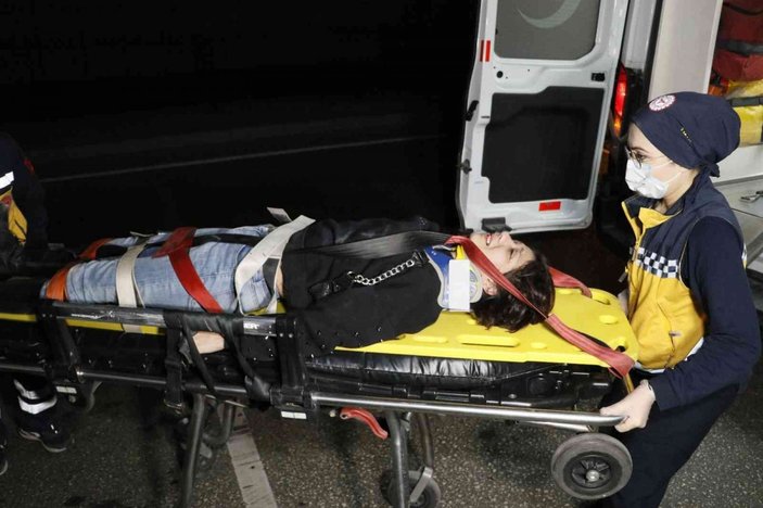 Adana'da sevgilisi tarafından terk edilen genç kız 6 metreden alt geçide atladı