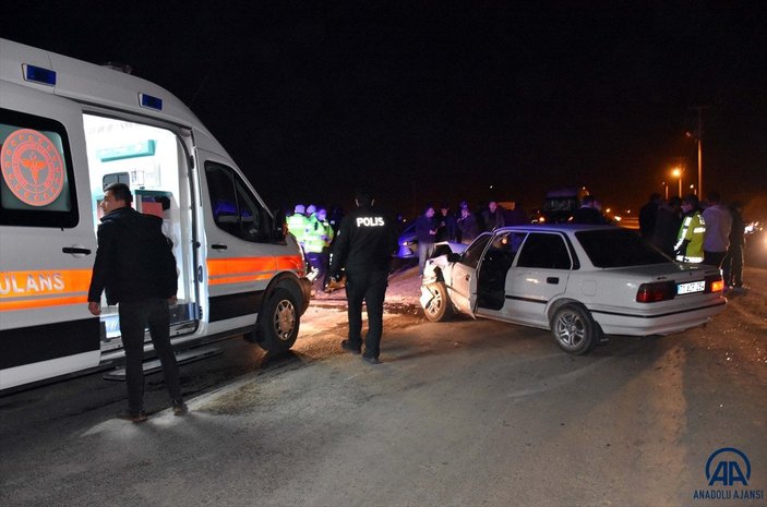 Kırıkkale'de korkunç kaza: 2'si polis, 3 kişi yaralandı