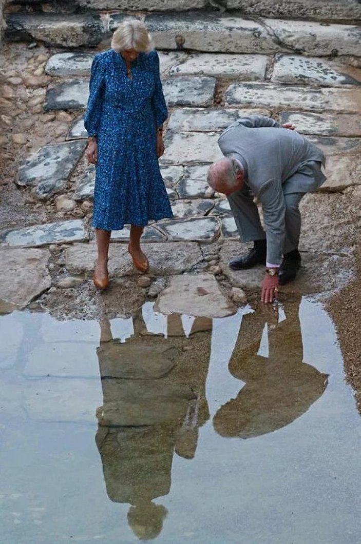 Prens Charles ve eşi Camilla, vaftiz için Ürdün'den şişelerle 'kutsal su' aldı