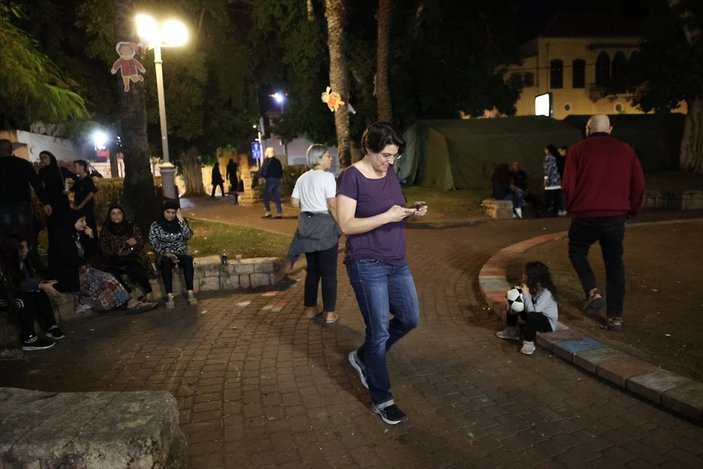 İsrail’in evlerinden çıkardığı Filistinliler, parkta kalmaya başladı
