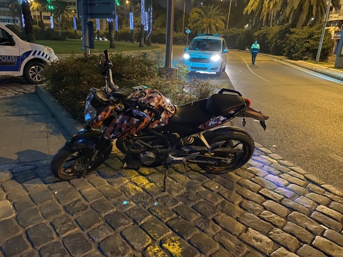 İzmir'de uygulamadan kaçan motosikletli, polisi yaraladı