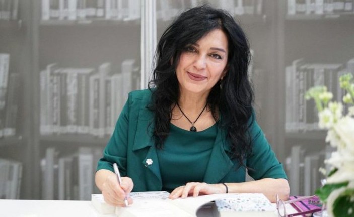 Nazan Bekiroğlu'ndan uzun bir aradan gelen roman: Kehribar Geçidi