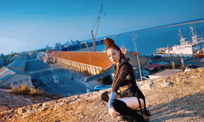 Kıbrıslı Türk şarkıcının Kapalı Maraş'taki klibine tepki