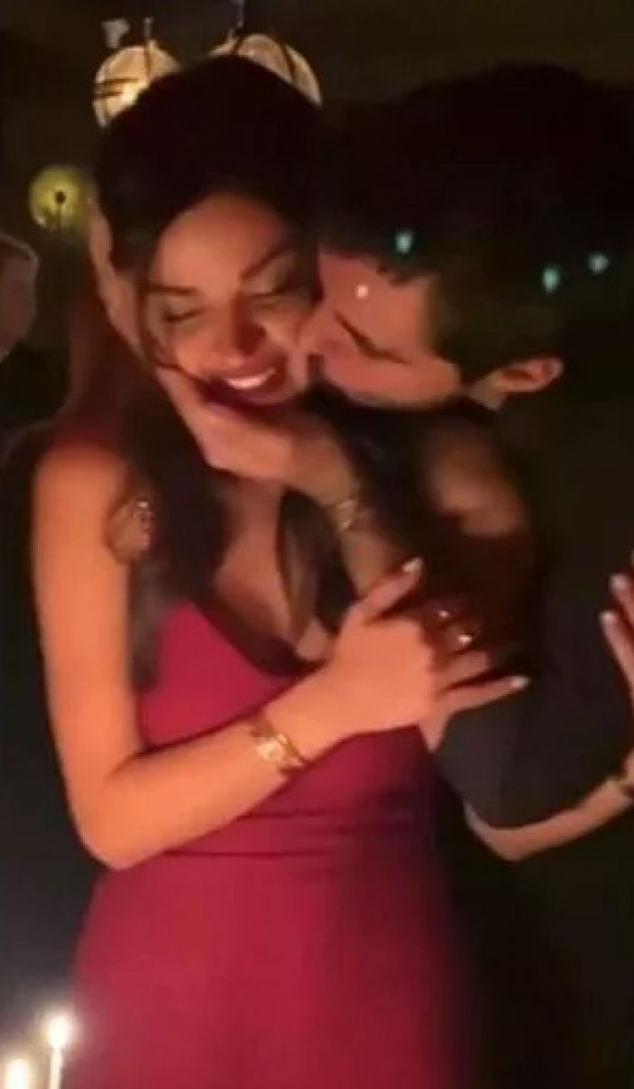 Berk Atan'ın öpmelere doyamadığı büyük aşkı Selin Yağcıoğlu estetik güzeli çıktı