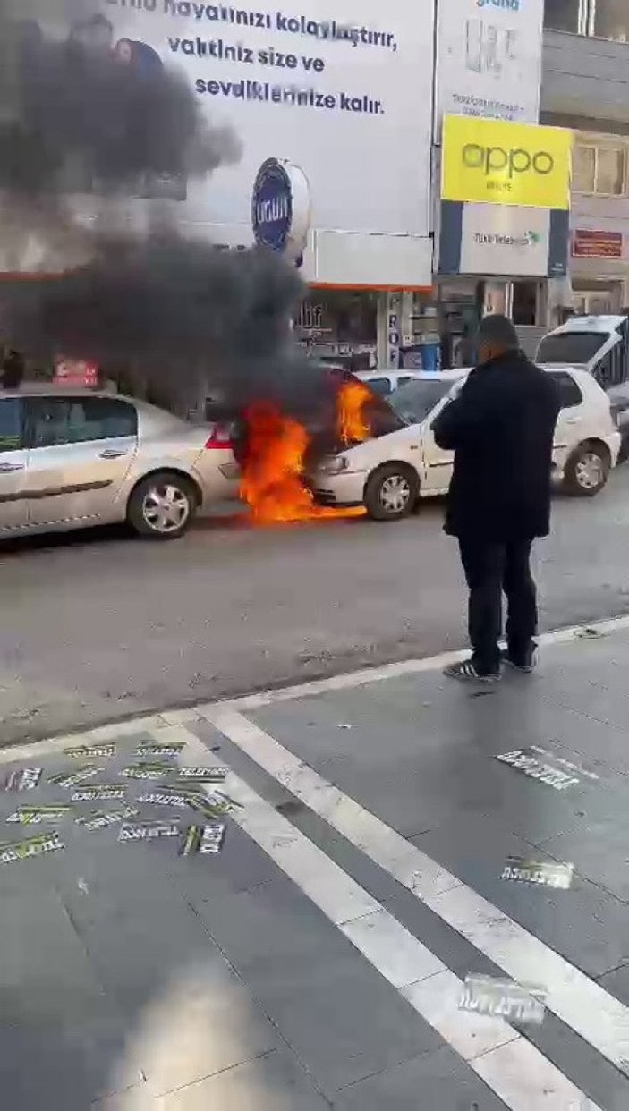 Hatay'da LPG’li otomobil, cadde ortasında alev alev yandı