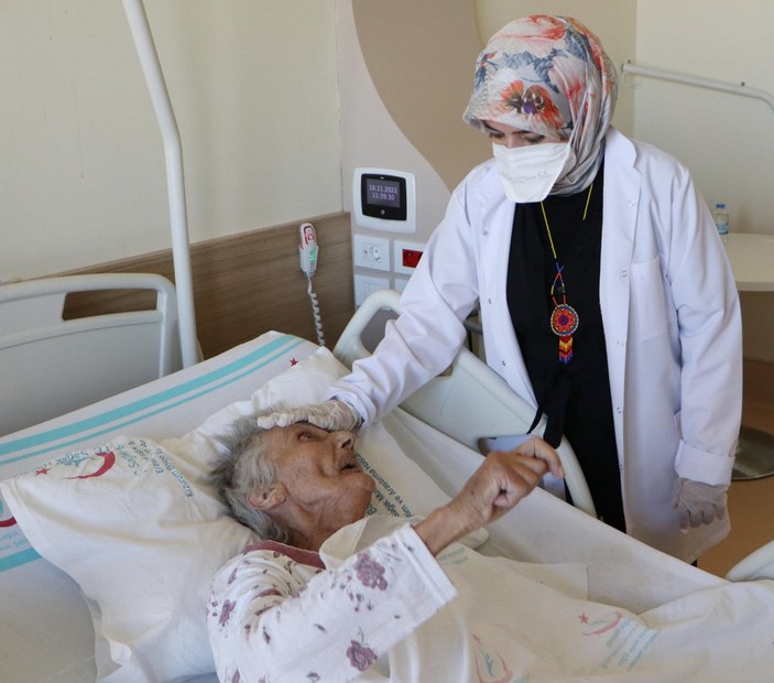 Erzurum'da 90 yaşında koronavirüsü yendi