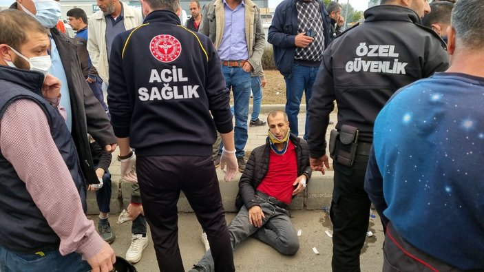 Adana'da kamyonet ile minibüs çarpıştı: 10 yaralı