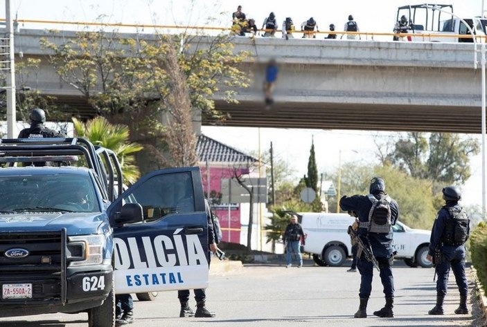 Meksika'da 9'u üst geçide asılı 10 ceset bulundu