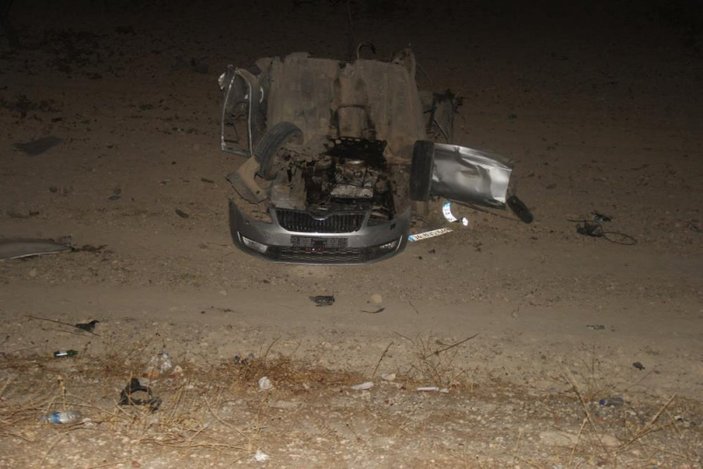 Şanlıurfa'da 2 araç kafa kafaya çarpıştı: 2 ölü 3 yaralı