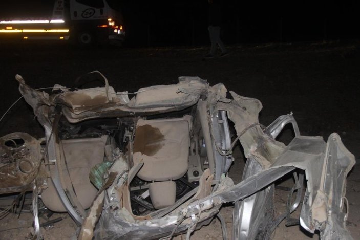 Şanlıurfa'da 2 araç kafa kafaya çarpıştı: 2 ölü 3 yaralı