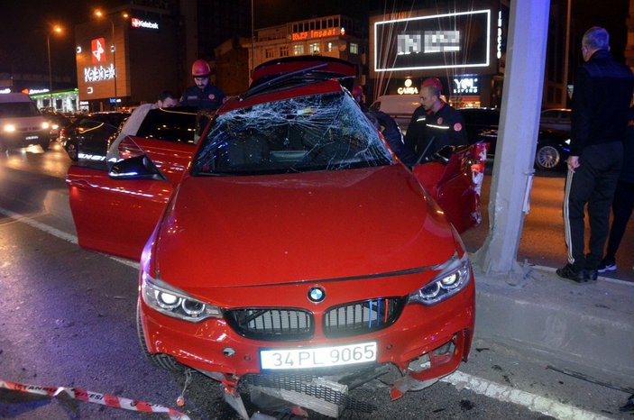 Avcılar’da makas atan iki otomobil çarpıştı