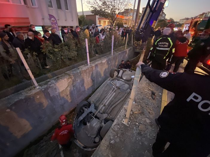 i Balıkesir'de su kanalına uçan araçta 3 kişi yaralandı