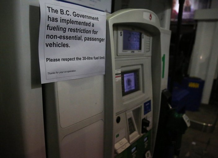 Kanada’da, sel bölgesinde yakıt alımına kısıtlama getirildi
