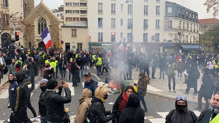 Fransa'da Sarı Yelekliler, hareketin 3. yıldönümünde sokağa indi