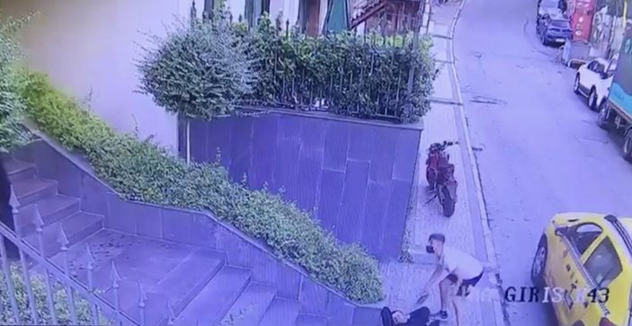 Beyoğlu'nda çanta çalan hırsız gasbedildi
