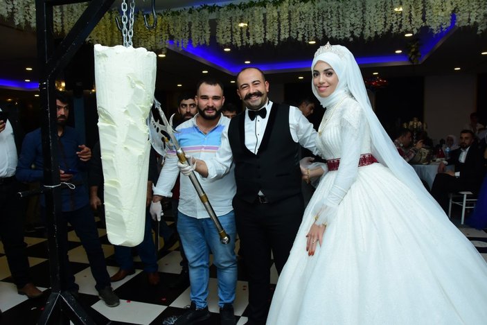 Kahramanmaraş'ta dondurmadan düğün pastası yapıldı