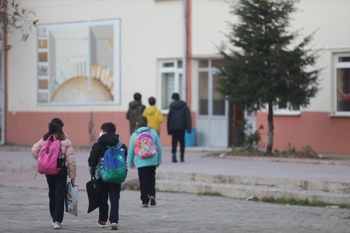 Okullar, ara tatilin ardından ders zilini çaldı