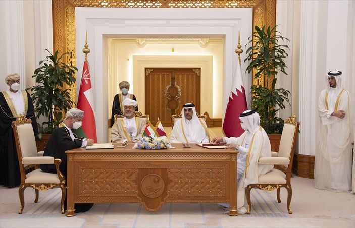 a Katar ve Umman askeri iş birliği anlaşması imzaladı