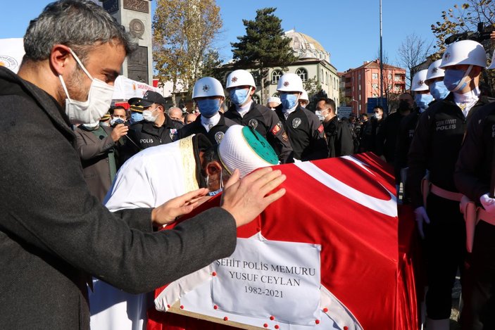 Trabzon'da şehit polisin cenaze namazını babası kıldırdı